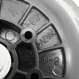 Kép 8/9 - Travelite Starlite 2.0 bőrönd kerék, fekete színben