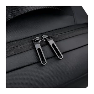 Kép 16/16 - Vízlepergető Laptophátizsák USB Csatlakozóval Sötétkék Színben Kép 16/16 - Vízlepergető Laptophátizsák USB Csatlakozóval Sötétkék Színben